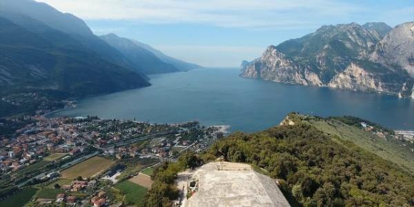 I Forti del Monte Brione: Sentinelle di Storia sul Garda Trentino I Forti del Monte Brione: Sentinelle di Storia sul Garda Trentino