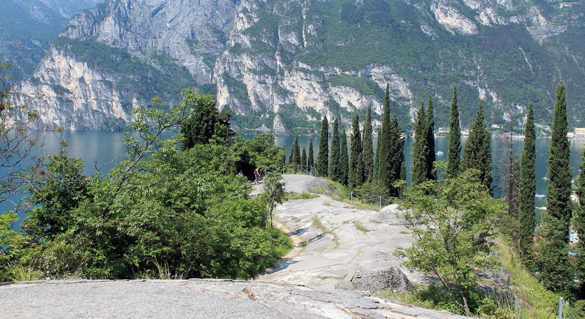 I Forti del Monte Brione: Sentinelle di Storia sul Garda Trentino I Forti del Monte Brione: Sentinelle di Storia sul Garda Trentino