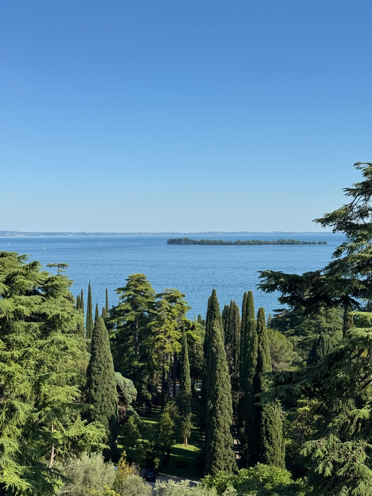 Chiesa di San Nicolò da Bari: arte, storia e panorami sul Lago di Garda