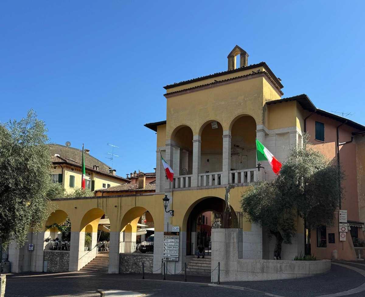 Passeggiata tra i borghi e i colli di Gardone Riviera (4,8 km) Passeggiata tra i borghi e i colli di Gardone Riviera (4,8 km)