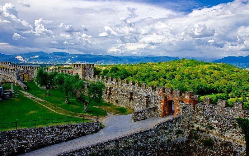 Rocca di Lonato: Storia, Curiosità e una Vista Unica sul Garda