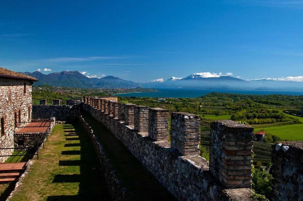 Rocca di Lonato: Storia, Curiosità e una Vista Unica sul Garda