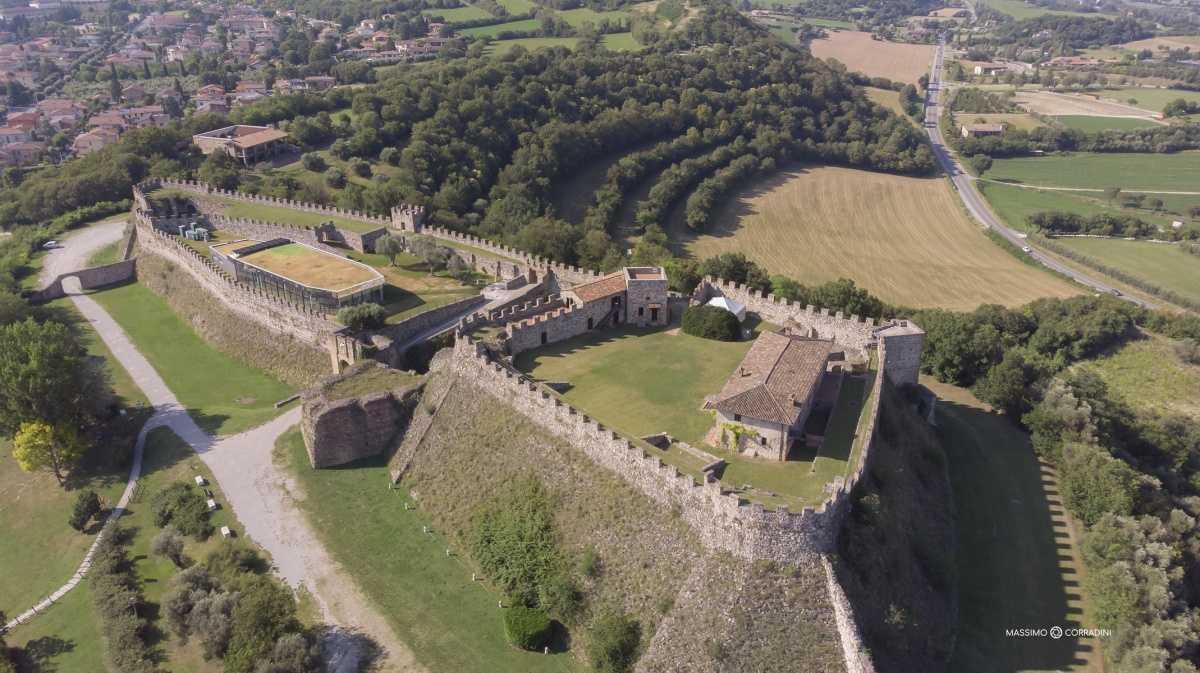 Rocca di Lonato: Storia, Curiosità e una Vista Unica sul Garda