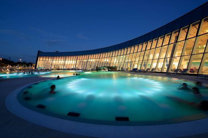 🌧️ Garda sotto la pioggia: cosa fare quando il meteo cambia i piani