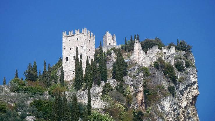 🌧️ Sponda Nord: Cosa Fare Sul Lago di Garda Quando Piove?