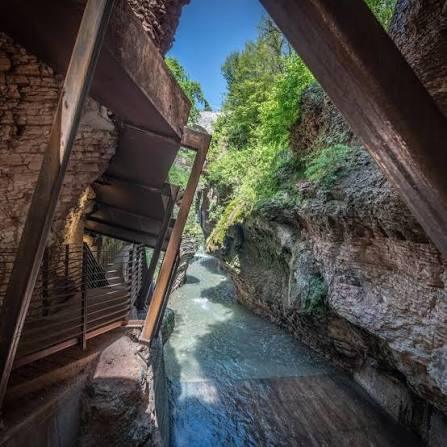 L'Orrido di Ponte Alto: Il Canyon Spettacolare alle Porte di Trento L'Orrido di Ponte Alto: Il Canyon Spettacolare alle Porte di Trento