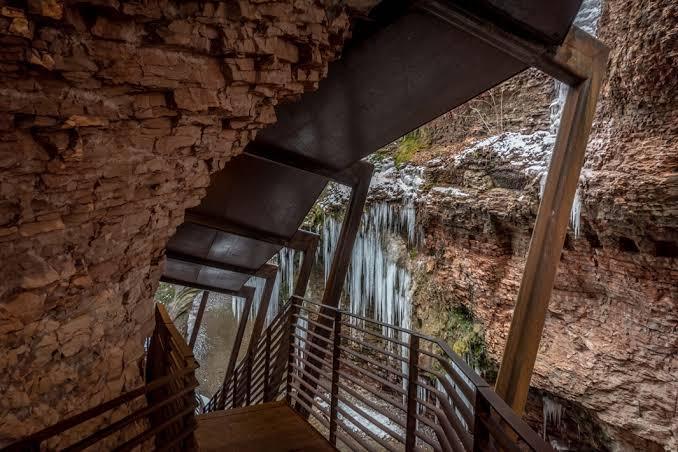 L'Orrido di Ponte Alto: Il Canyon Spettacolare alle Porte di Trento L'Orrido di Ponte Alto: Il Canyon Spettacolare alle Porte di Trento