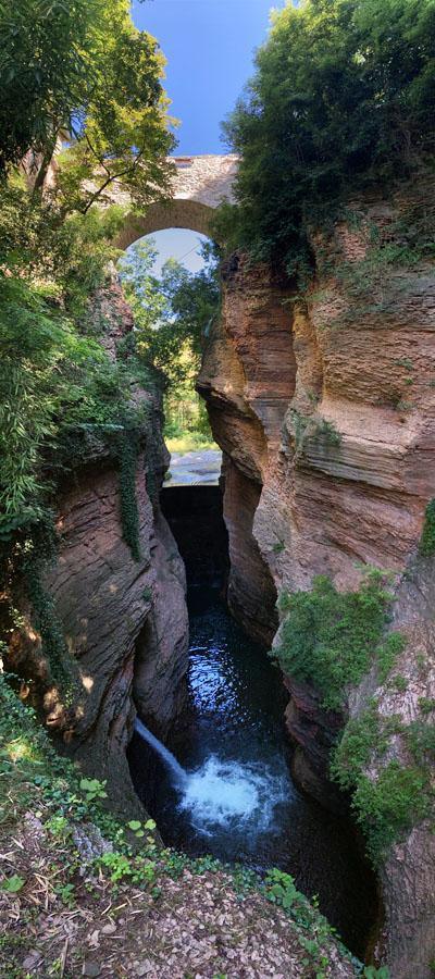 L'Orrido di Ponte Alto: Il Canyon Spettacolare alle Porte di Trento L'Orrido di Ponte Alto: Il Canyon Spettacolare alle Porte di Trento