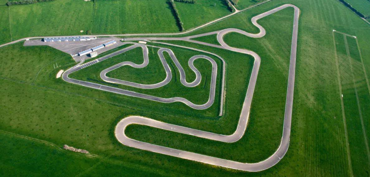 Conduire sur un circuit en conduite accompagnée AAC : possible à Pouilly (21)