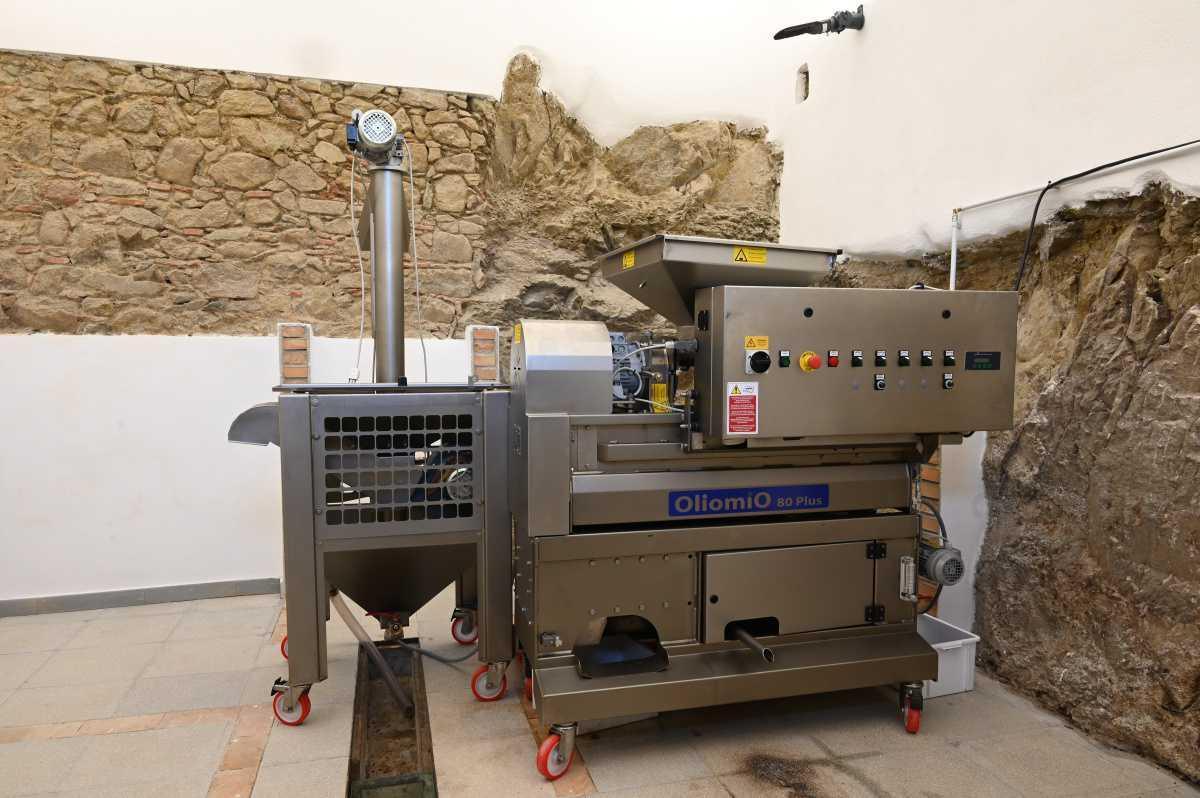 Museo dell'Oliva "Minuta" storia e tradizione dell'olivicoltura dei monti "Nebrodi" - Olive Museum "Minuta" - History and Tradition of Olive Cultivation in the Nebrodi Mountains Museo dell'Oliva "Minuta" storia e tradizione dell'olivicoltura dei monti "Nebrodi" - Olive Museum "Minuta" - History and Tradition of Olive Cultivation in the Nebrodi Mountains