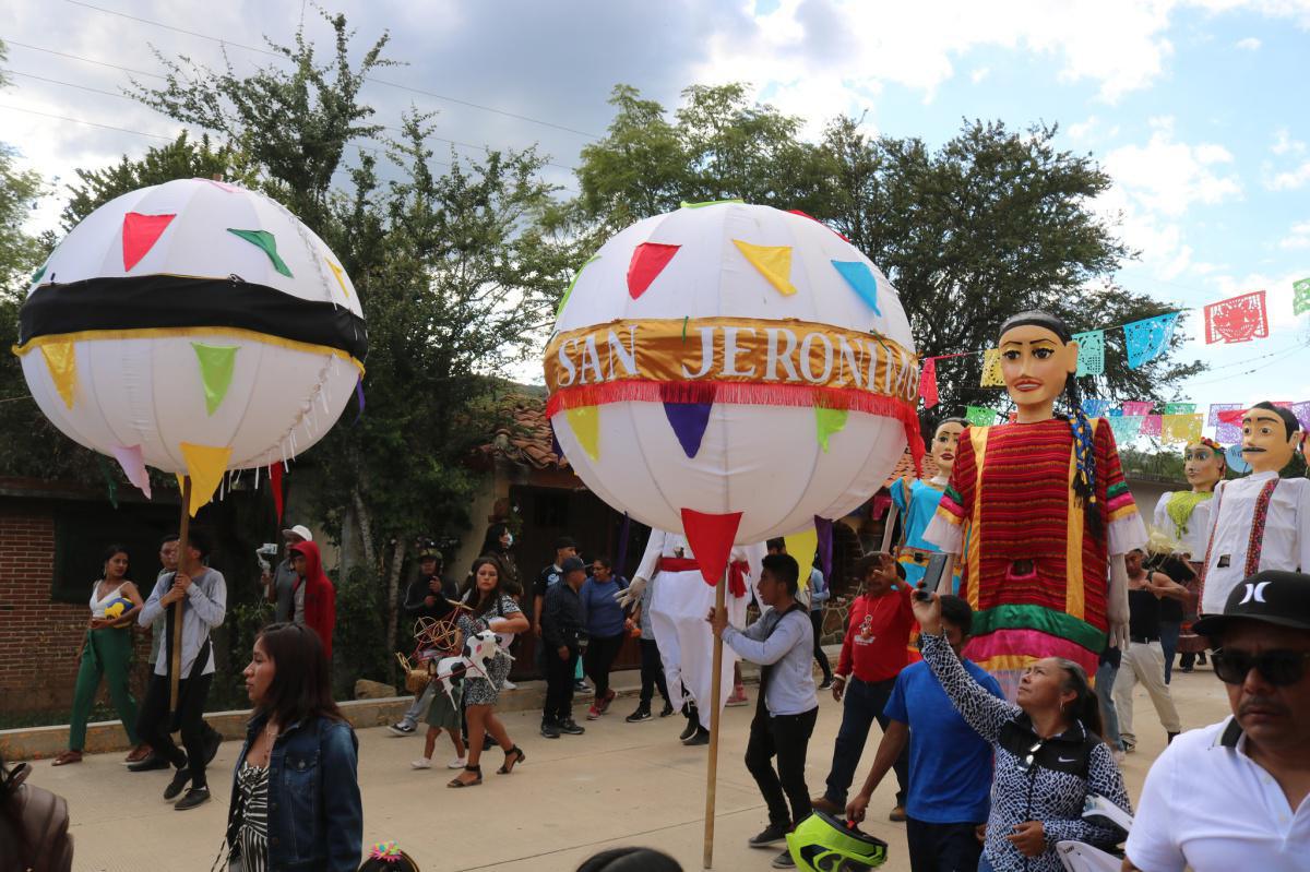 MONOS DE CALENDA MONOS DE CALENDA