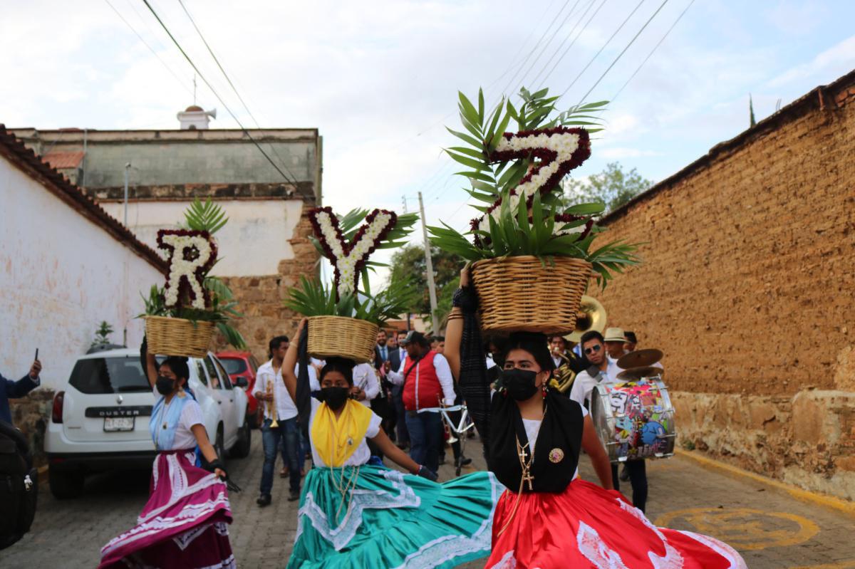 MONOS DE CALENDA MONOS DE CALENDA