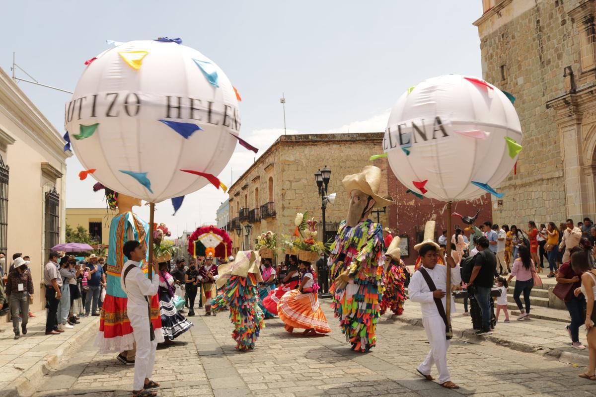 MONOS DE CALENDA MONOS DE CALENDA