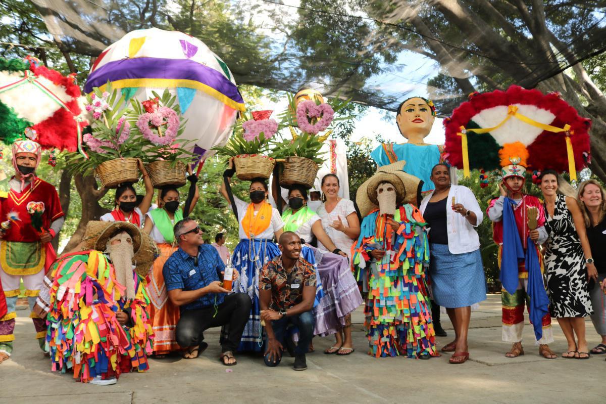 MONOS DE CALENDA MONOS DE CALENDA