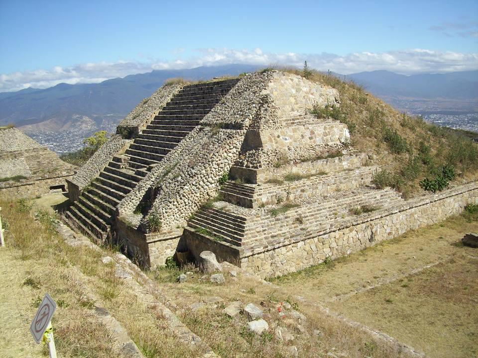 ZONA ARQUEOLÓGICA DE SANTA MARÍA ATZOMPA ZONA ARQUEOLÓGICA DE SANTA MARÍA ATZOMPA