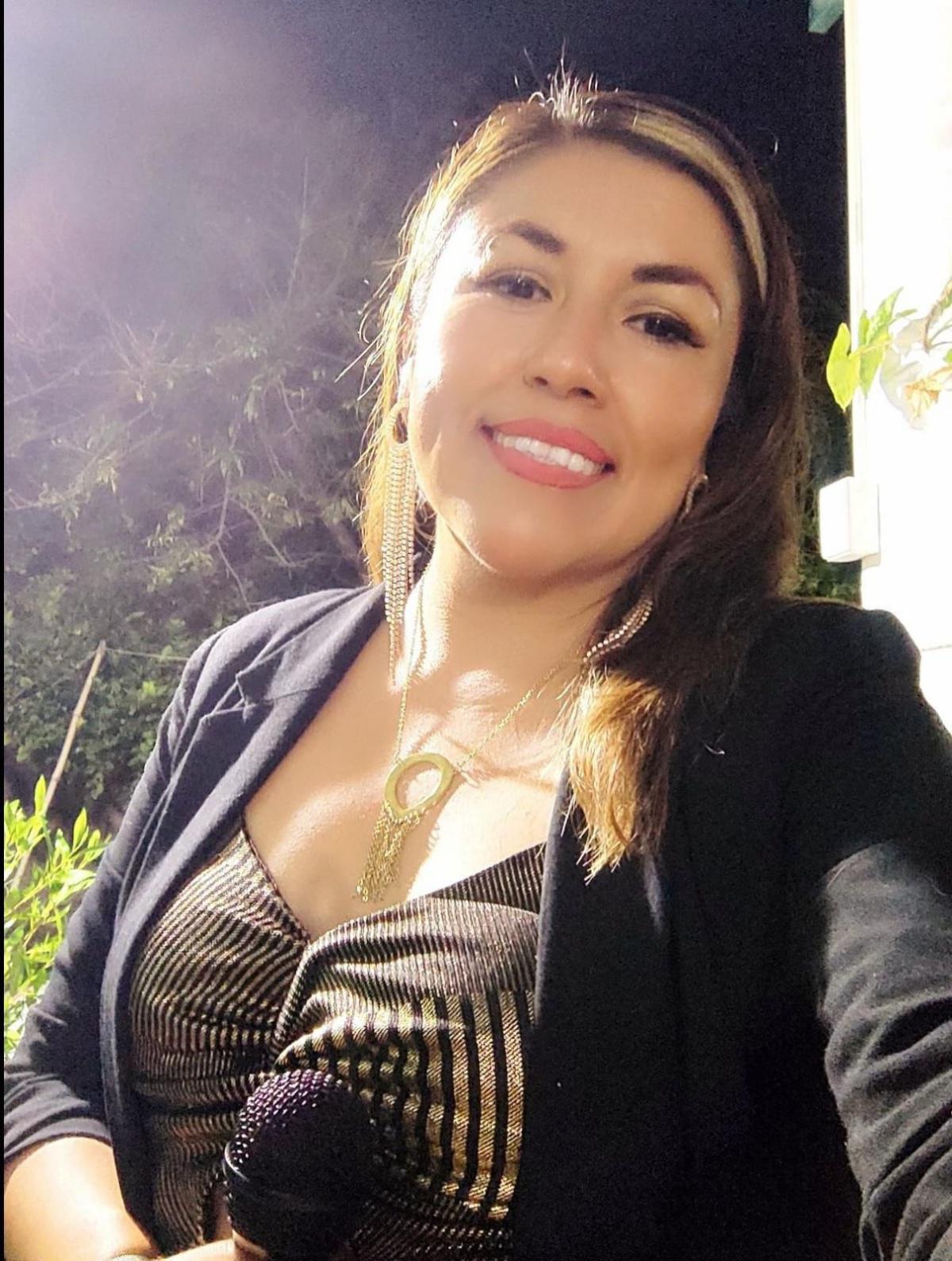 CANTANTE VERSÁTIL CANTANTE VERSÁTIL