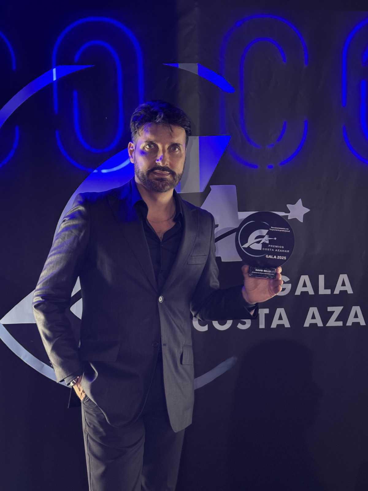 David Bello gana el Premio Costa Azahar a la novela romántica por "Tú de qué vas" David Bello gana el Premio Costa Azahar a la novela romántica por "Tú de qué vas"