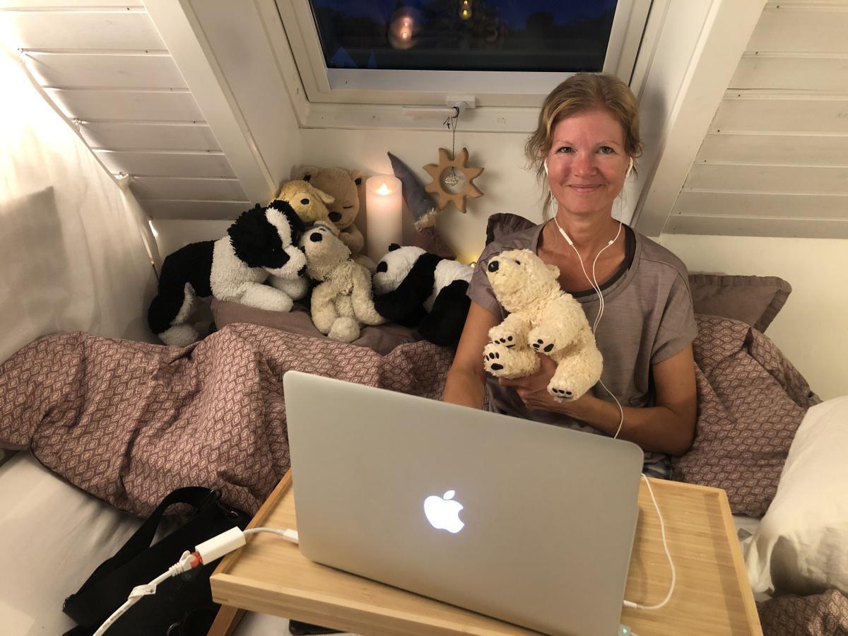 Pia putter ungerne (Live) Pia putter ungerne (Live)