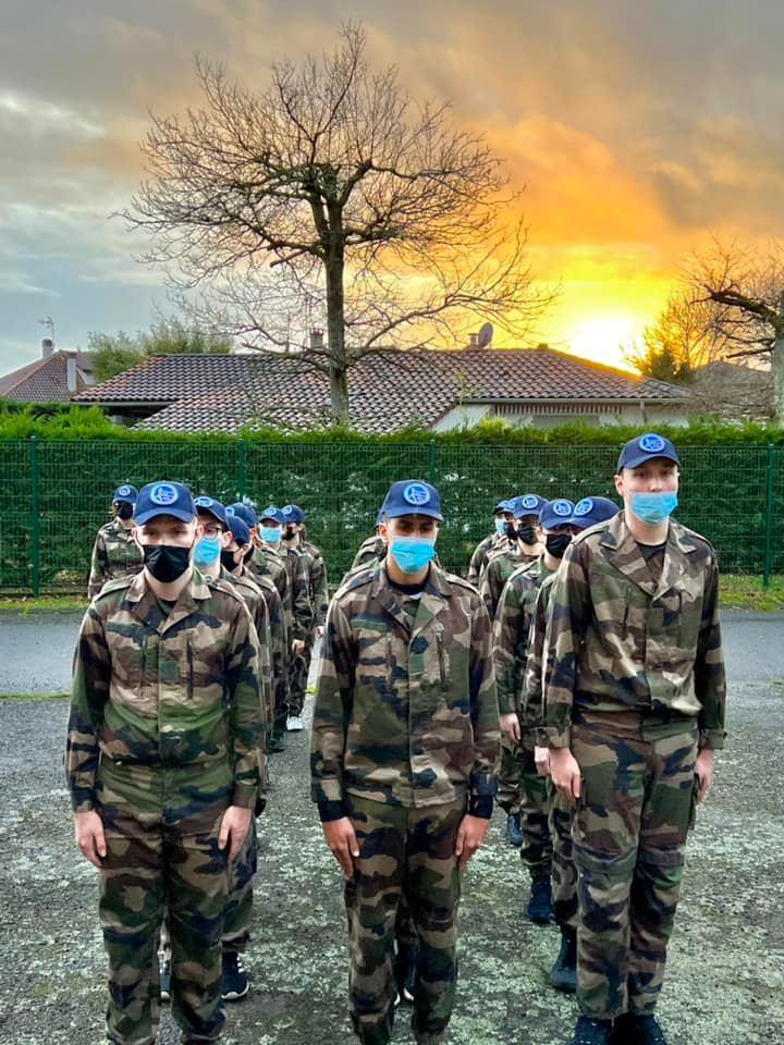 Les Cadets en tenu militaire