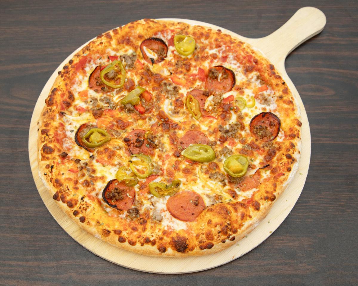 ELIGE ENTRE CREAR TU PIZZA, PROBAR NUESTRAS PIZZAS CLÁSICAS O NUESTRAS PIZZAS ESPECIALIDADES