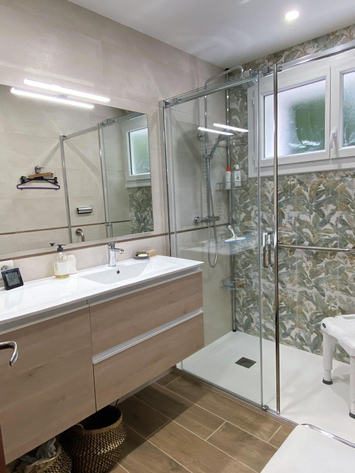 Rénovation salle de bain avec accès mobilité 