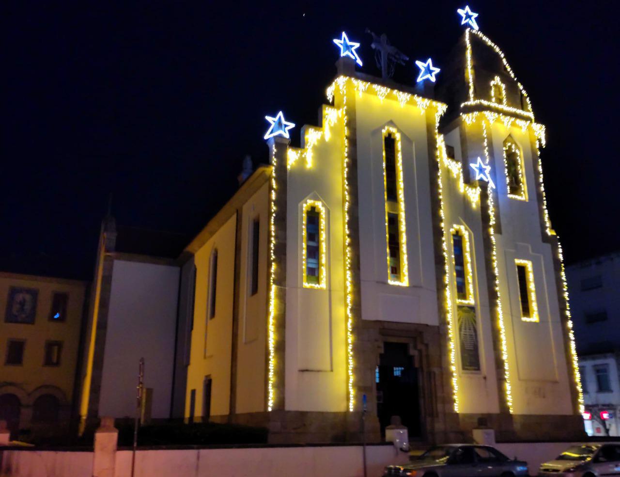 Fachada iluminada