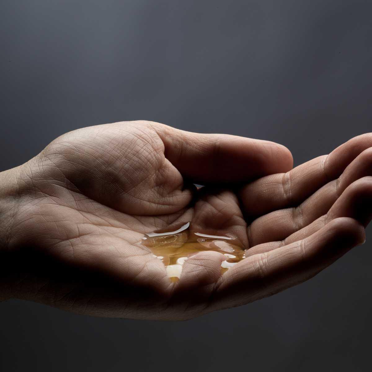 Skin care oil for men