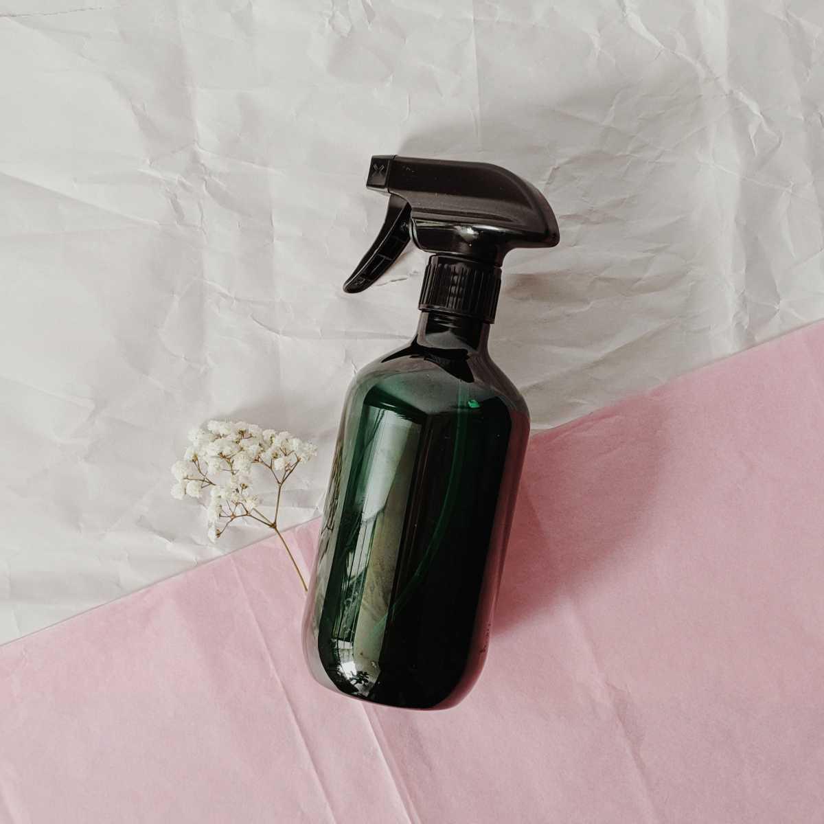 Sanitising and deodorising spray