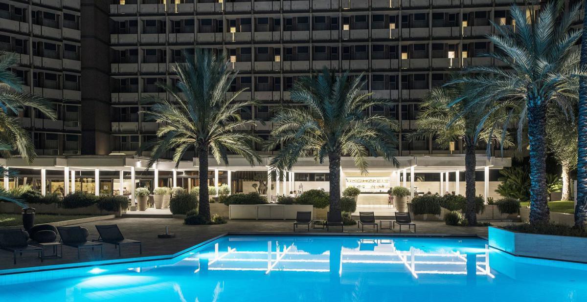 [ES]Ergife Palace Hotel ofrece una de las piscinas exteriores más grandes de la ciudad