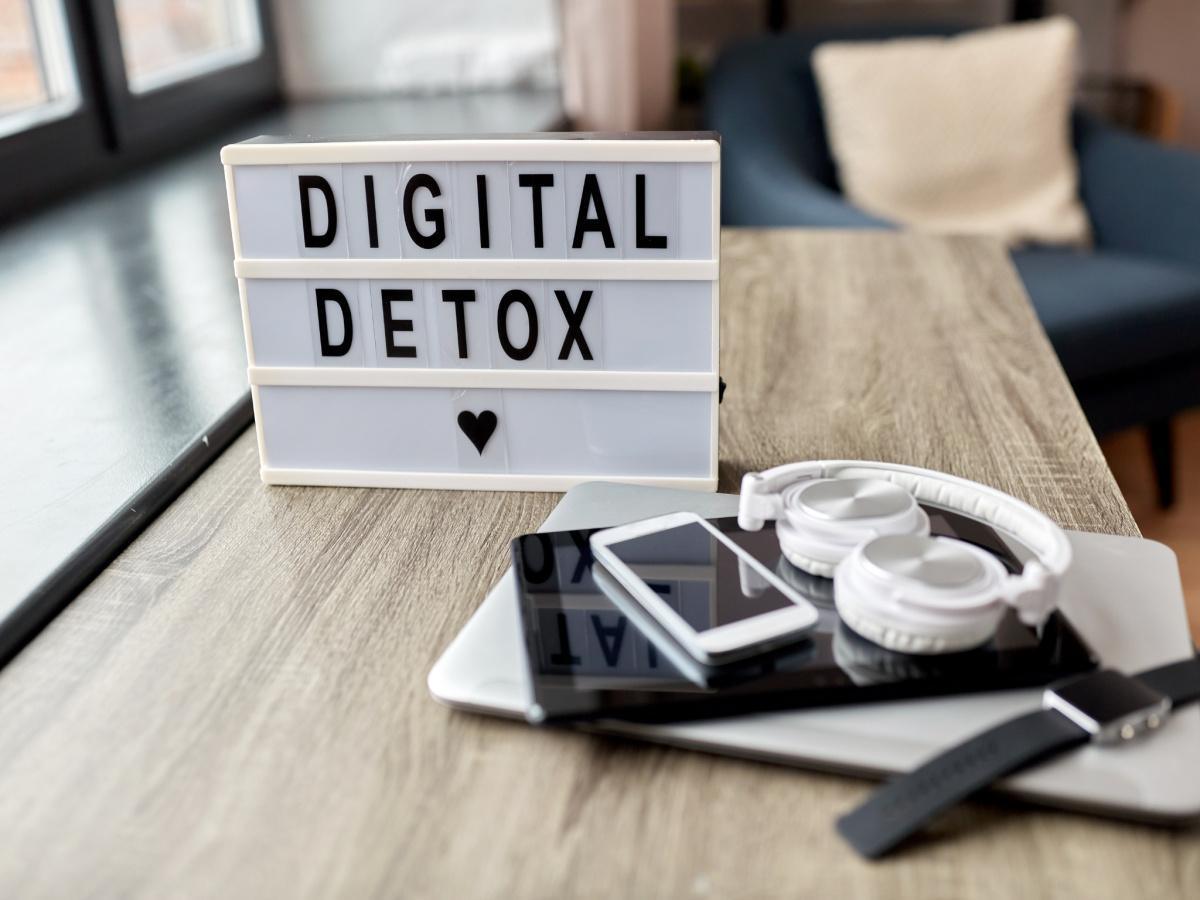 Digital Wellness: Screen Time, Doomscrolling & Tech Fatigue