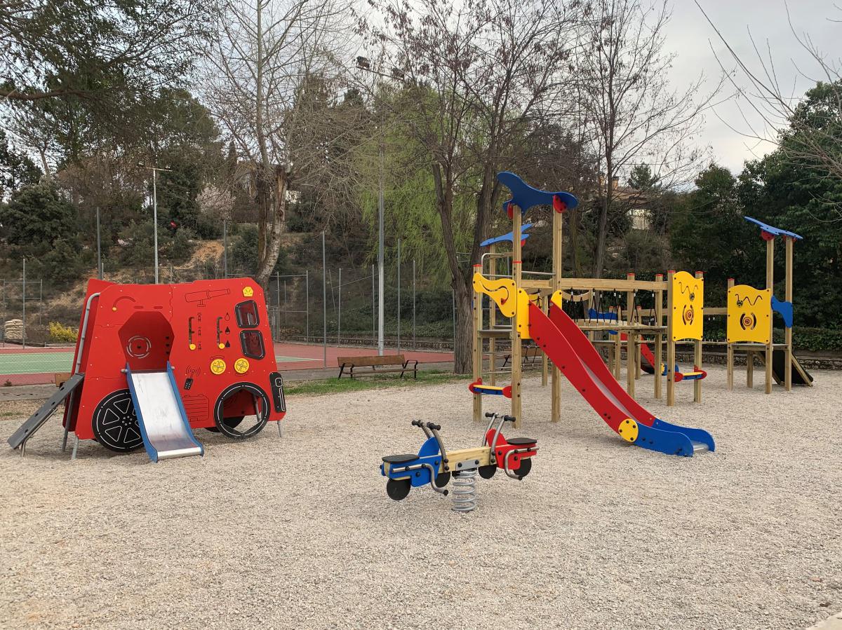 PARQUE INFANTIL Y ZONA DE OCIO