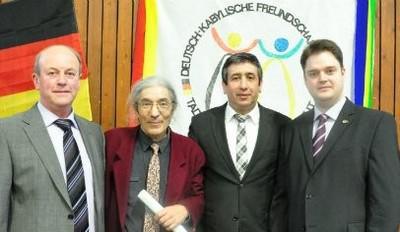 De g à d : l’adjoint maire W. Degott, Boualem Sansal, Lyazid Abid et le maire de Nierdergailbach A. Rubeck (PH/ Tamurt.info)