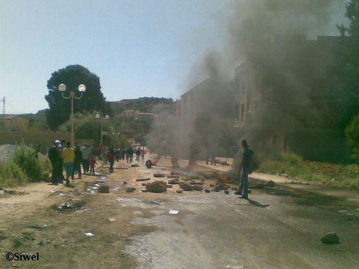 Emeute et route barricadée à Saharidj (PH/ © M.V - SIWEL)