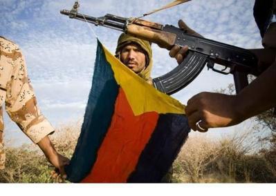 Combattants du MNLA brandissant le drapeau de l'Azawad. (PH/DR/Archives)