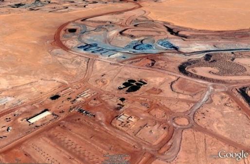 L'immense site d'urnium d'Areva a été attaqué par les terroristes du Mujao alors que la France avait envoyé des forces spéciales au Niger pour sécuriser les mines d'uranium, deux semaines après son intervention au Mali. Preuve qu’un territoire ne peut être défendu que par les siens, c'est-à-dire les touaregs, et non pas par ceux qui ne cherchent qu’à en exploiter les bénéfices économiques. (Photo/Google earth)