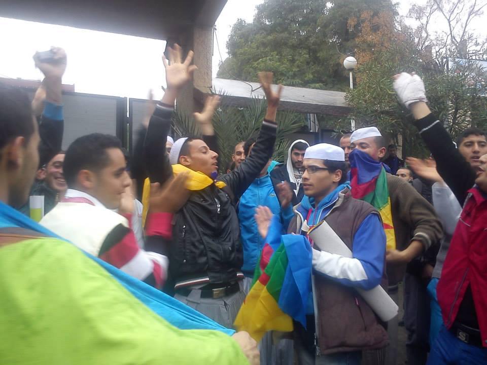 Des jeunes mozabites le 12 janvier 2964 à la marche du MAK à Tizi-Ouzou (PH/DR)
