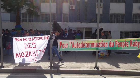 Rassemblement de soutien aux Mozabites tenu, ce matin, à Vgayet. PH/DR