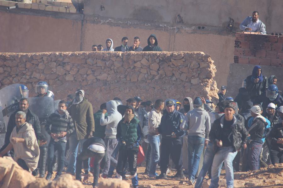En poursuivant Youcef Ould Dada pour « outrage à corps constitué », c’est à ce genre d’image où l’on voit Arabes Châambas et policiers algériens menant des raids contre les Berbères Mozabites, que l’Etat algérien souhaite mettre un (PH/DR)
