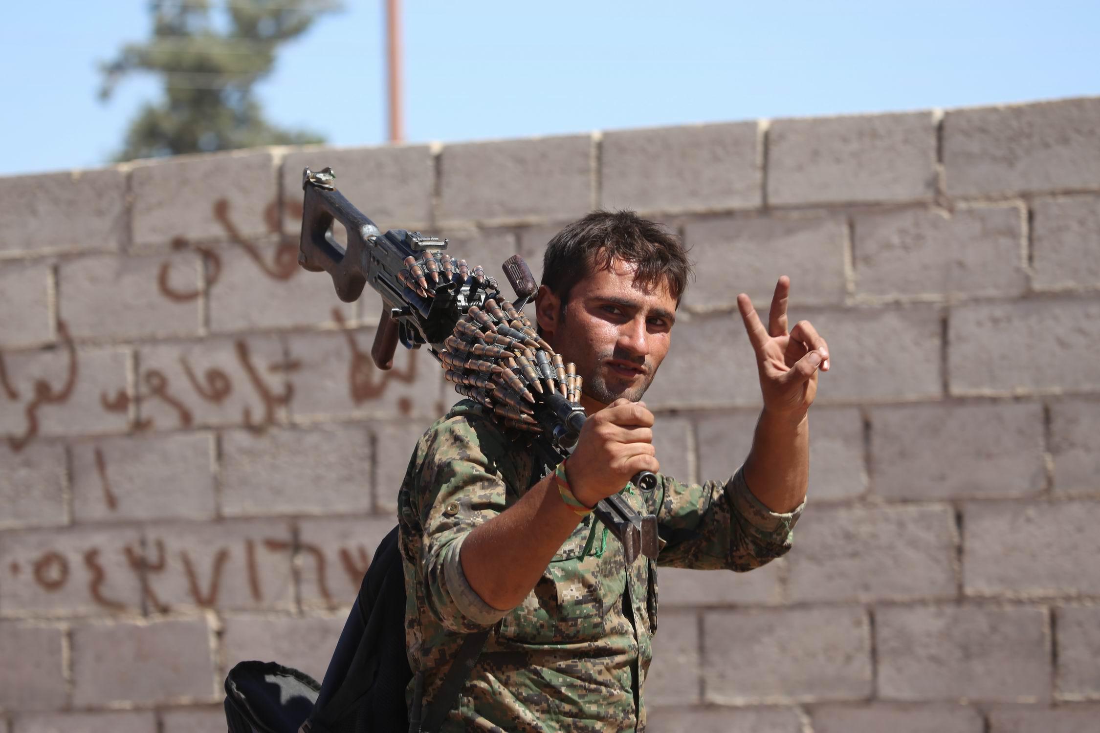 KOBANE_ la résistance héroïque du peuple kurde seul contre des monstres sanguinaires et une coalition lâche et immorale (PH/actukurde.fr)