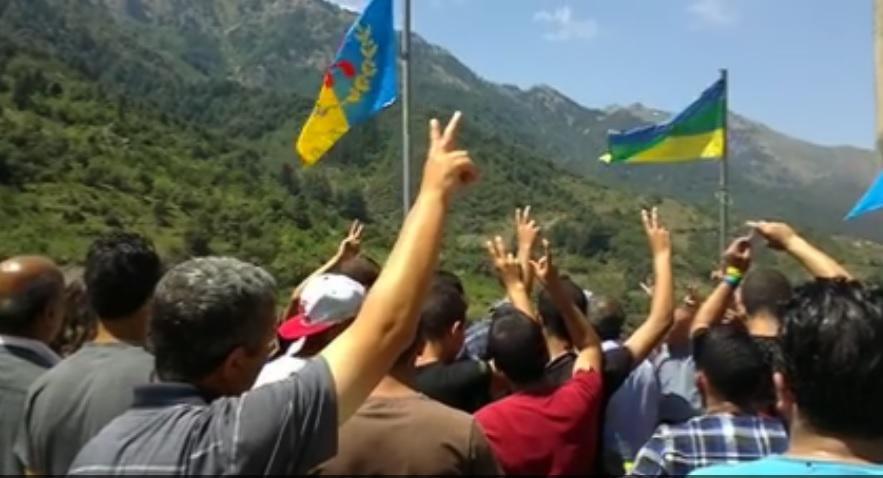 Pour le 14è anniversaire de la création du MAK, 4 villages procèdent au lever du drapeau national kabyle dans l'Arch d'Aqvil