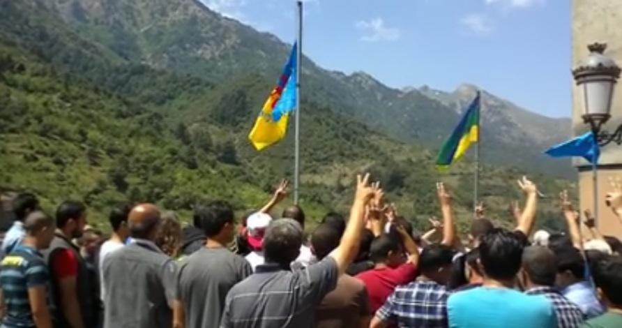 Pour le 14è anniversaire de la création du MAK, 4 villages procèdent au lever du drapeau national kabyle dans l'Arch d'Aqvil