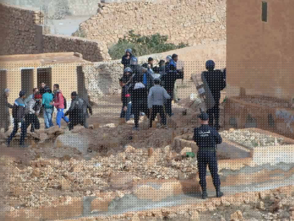Communiqué de l'AMA: Le régime algérien veut se débarrasser du Dr Kameleddine Fekhar et Qassem Soufghalem
