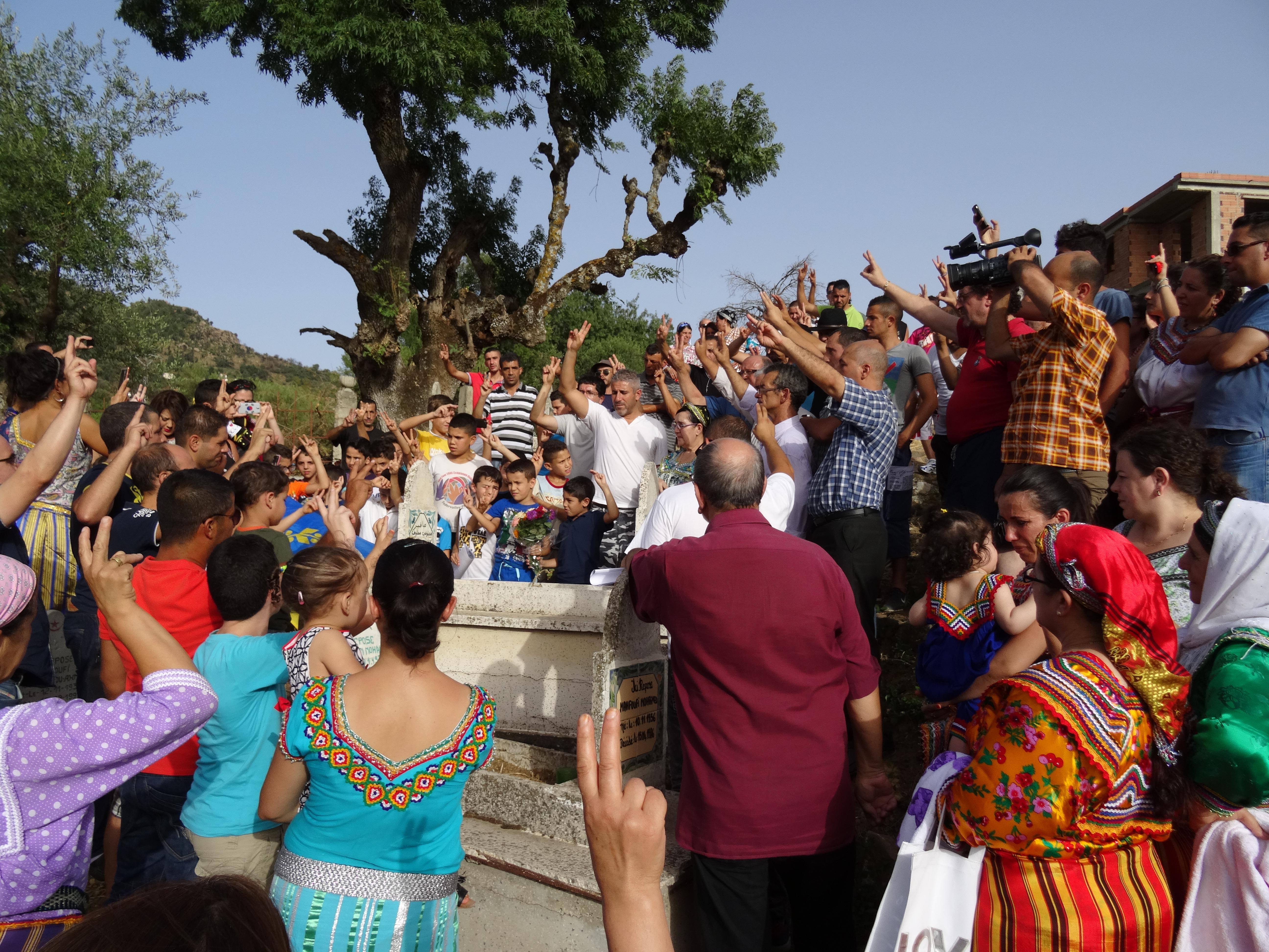 Ifigha / Lever du drapeau kabyle au village d’At Issad (en images)