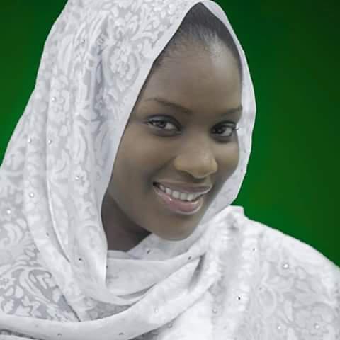 Admirez la beauté de la femme noire, femme Africaine avec "Lissa"