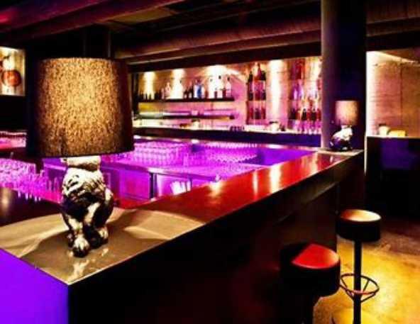 NICE CLUB Stuttgart / Theodor-Heuss-Straße 24, 70174 Stuttgart