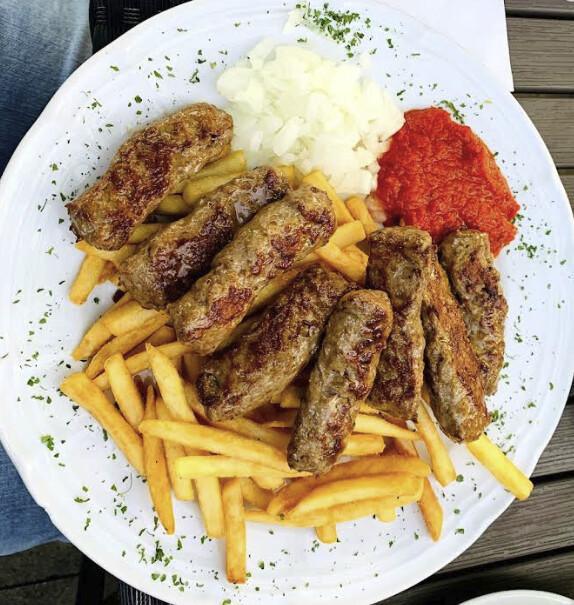 SSV Zuffenhausen Vereinsgaststätte WALDBLICK / Hirschsprungallee 20, 70435 Stuttgart SSV Zuffenhausen Vereinsgaststätte WALDBLICK / Hirschsprungallee 20, 70435 Stuttgart