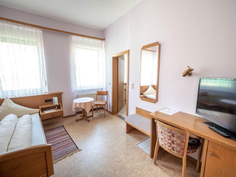 Hotel - Restaurant - Metzgerei Sonne / Ob. Dorfstraße 4, 76597 Loffenau