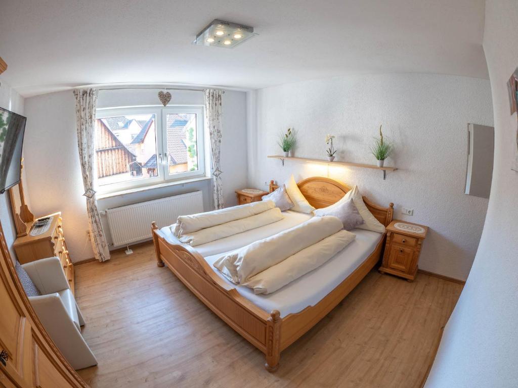 Hotel - Restaurant - Metzgerei Sonne / Ob. Dorfstraße 4, 76597 Loffenau