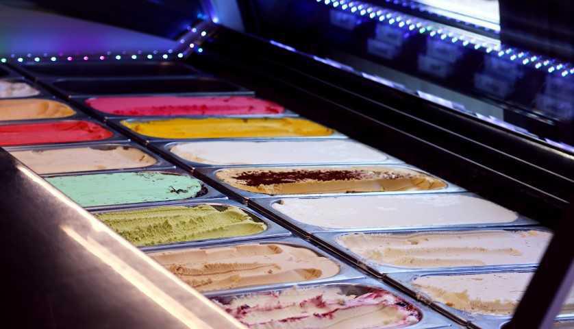 Eiscafé Fantasia / Vaihinger Markt 24, 70563 Stuttgart ~6