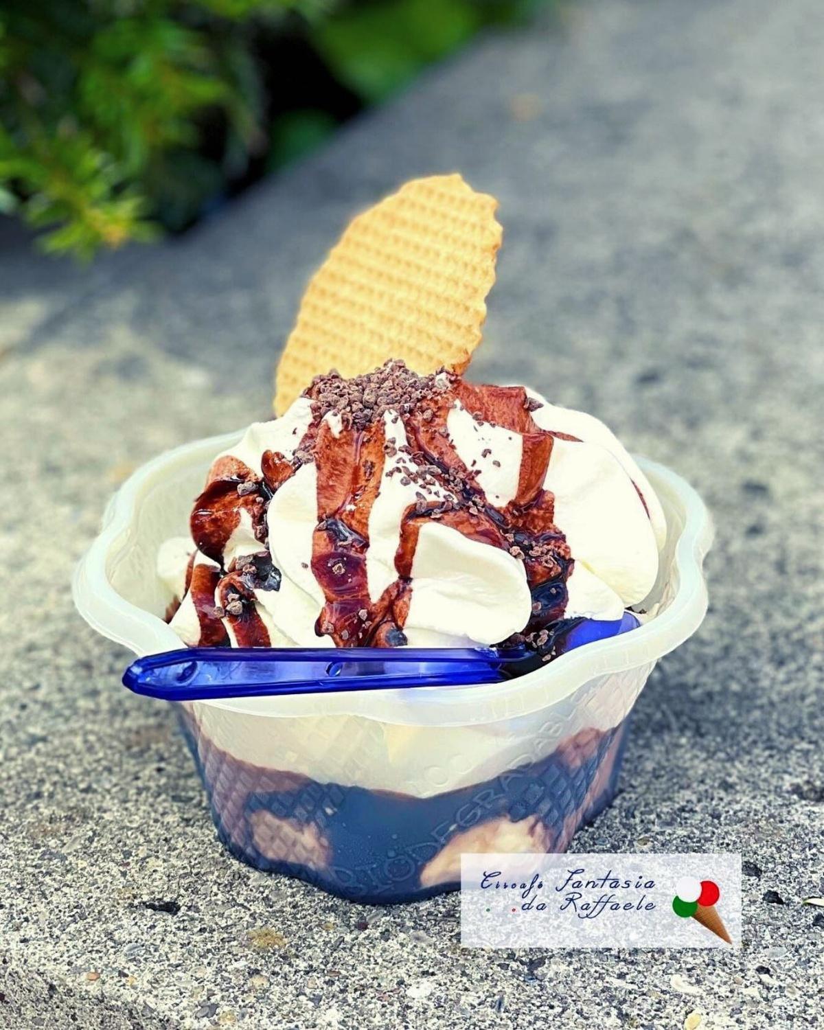 Eiscafé Fantasia / Vaihinger Markt 24, 70563 Stuttgart ~6